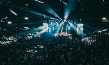 Glow Festival teki sen jälleen – kotimaan merkittävin gospelmusiikin juhla valloitti Nokia Areenan