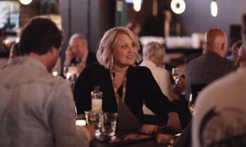 Kolmannen Glow’n edessä