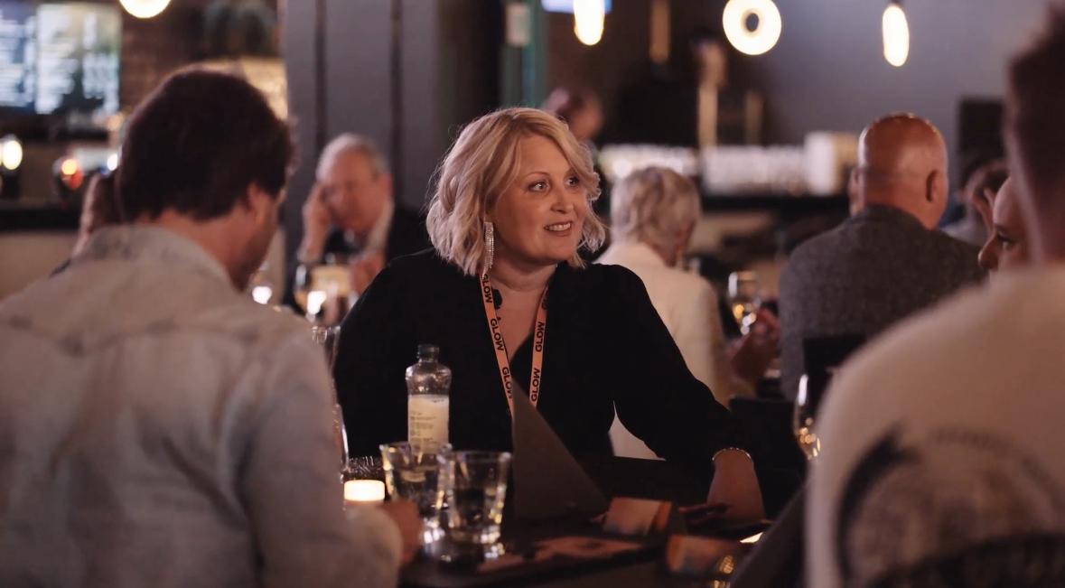 Kolmannen Glow’n edessä